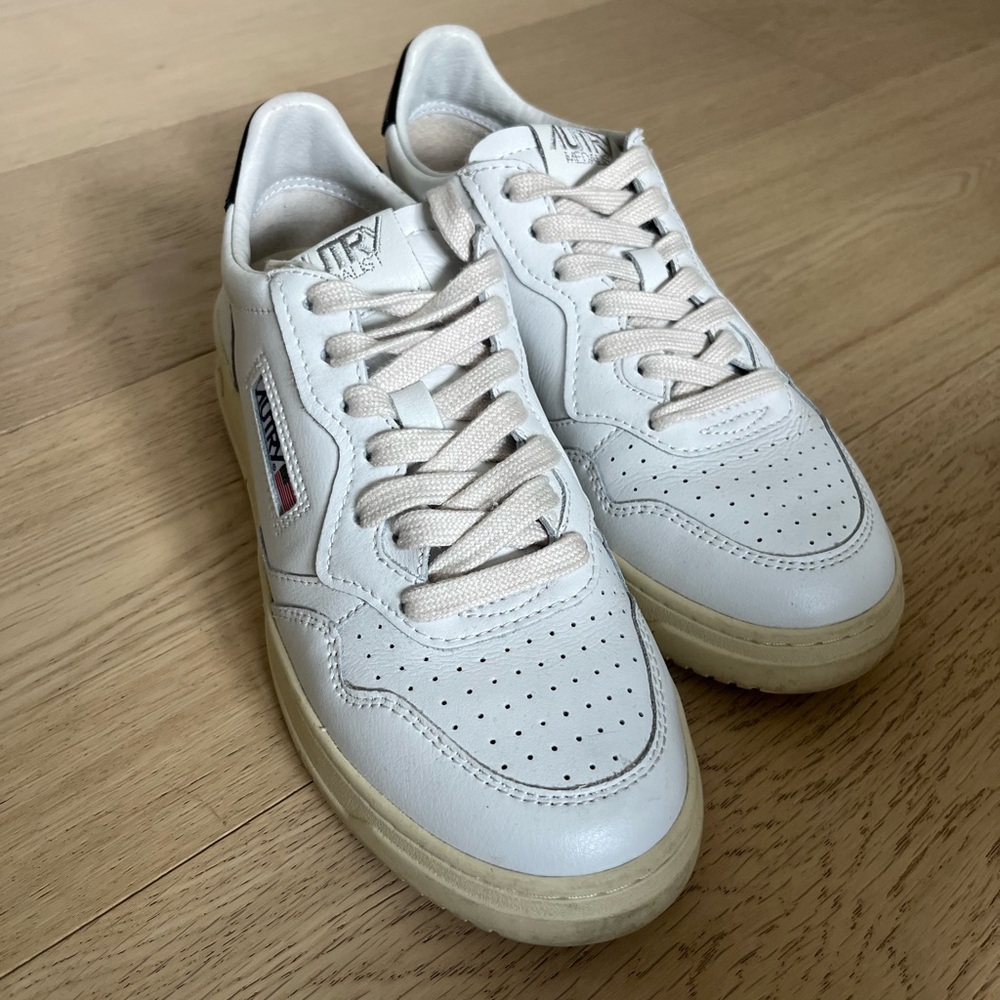 Autry Medalist Low Sneaker - Picture 8 of 10